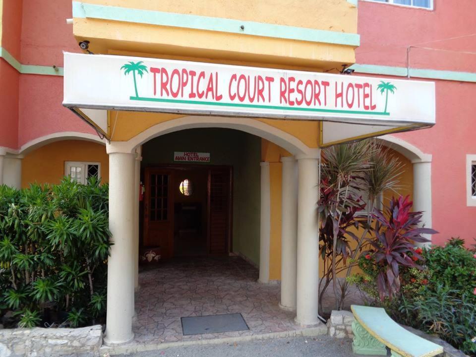 Tropical Court Hotel Бухта Монтего Экстерьер фото