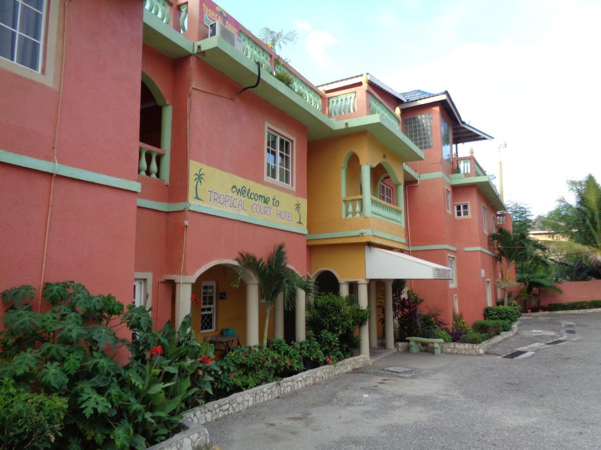 Tropical Court Hotel Бухта Монтего Экстерьер фото