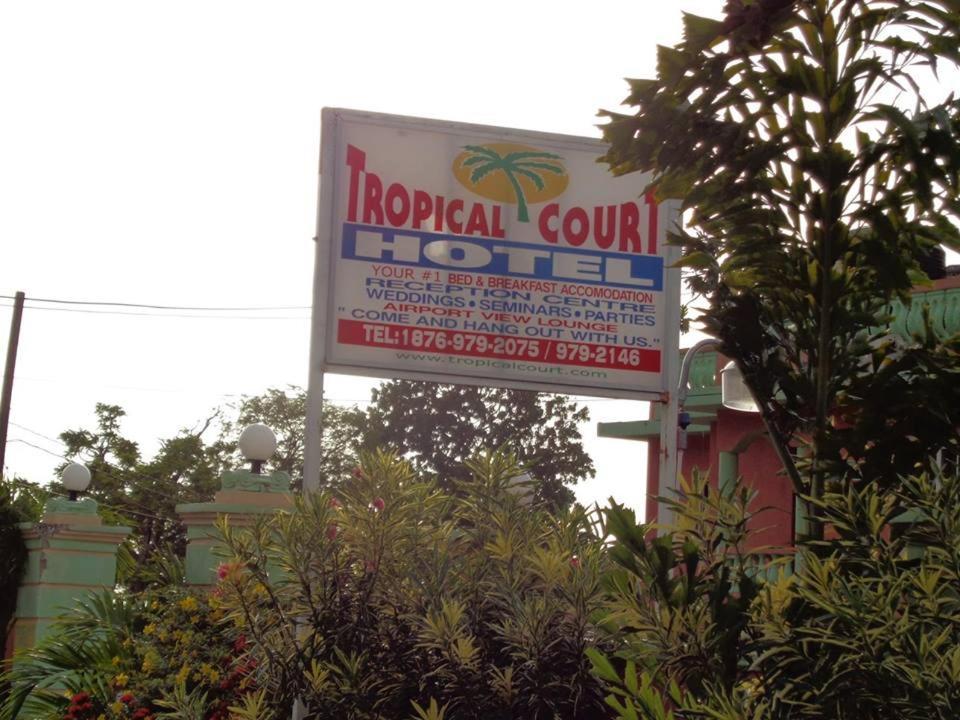 Tropical Court Hotel Бухта Монтего Экстерьер фото