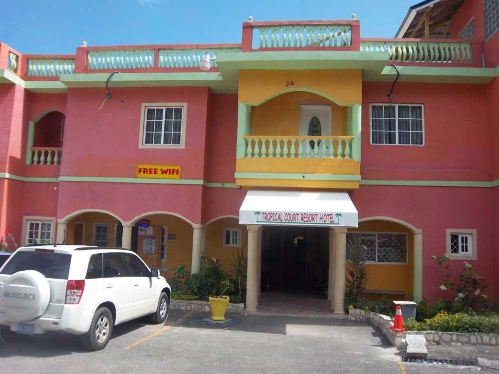 Tropical Court Hotel Бухта Монтего Экстерьер фото