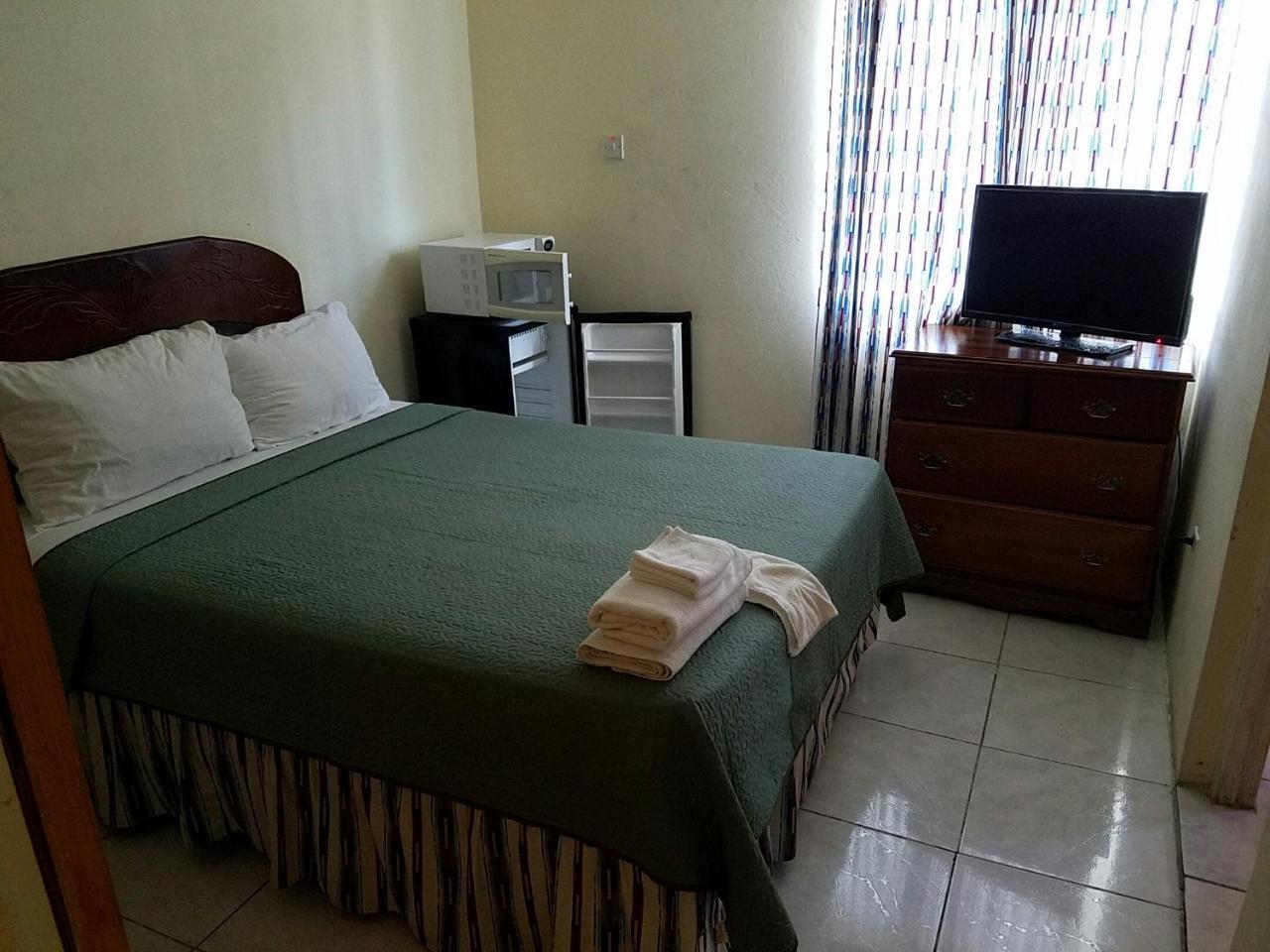 Tropical Court Hotel Бухта Монтего Экстерьер фото